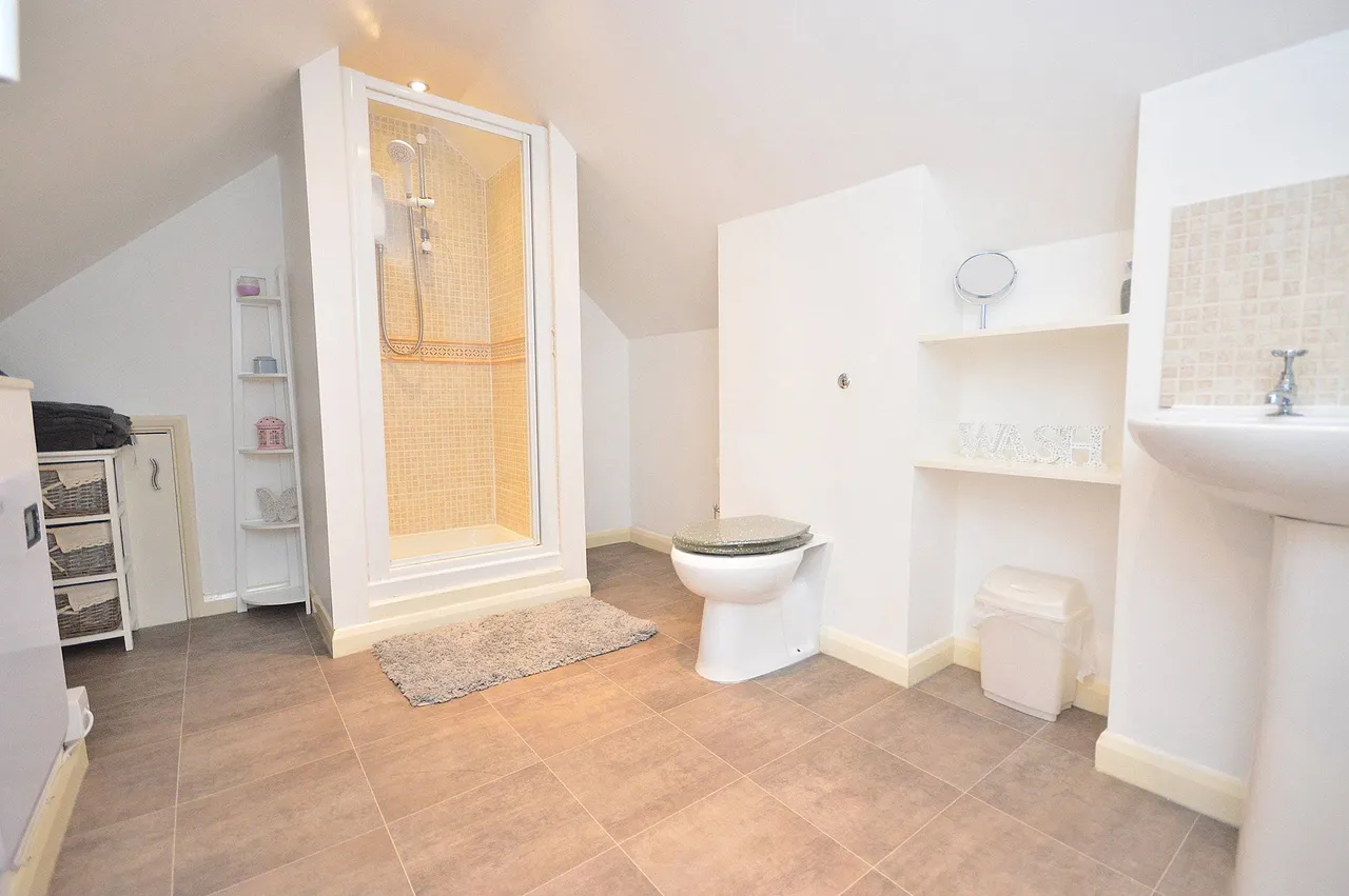 Manor Farm Road, Great Billing, Northampton, NN3 9EB, photo 23