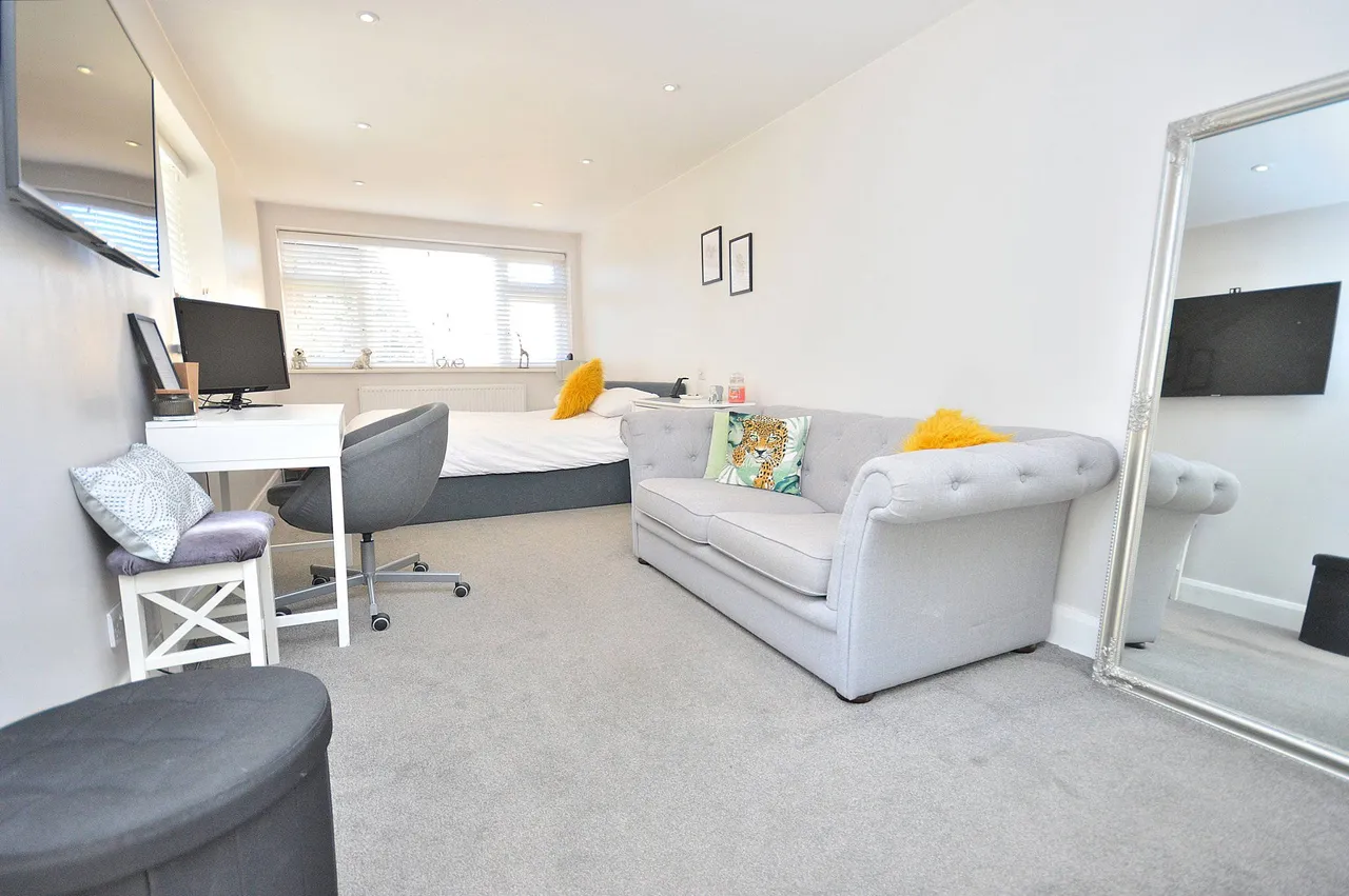 Manor Farm Road, Great Billing, Northampton, NN3 9EB, photo 25
