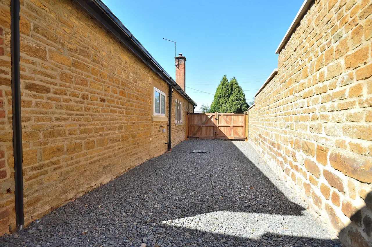 Manor Farm Road, Great Billing, Northampton, NN3 9EB, photo 35