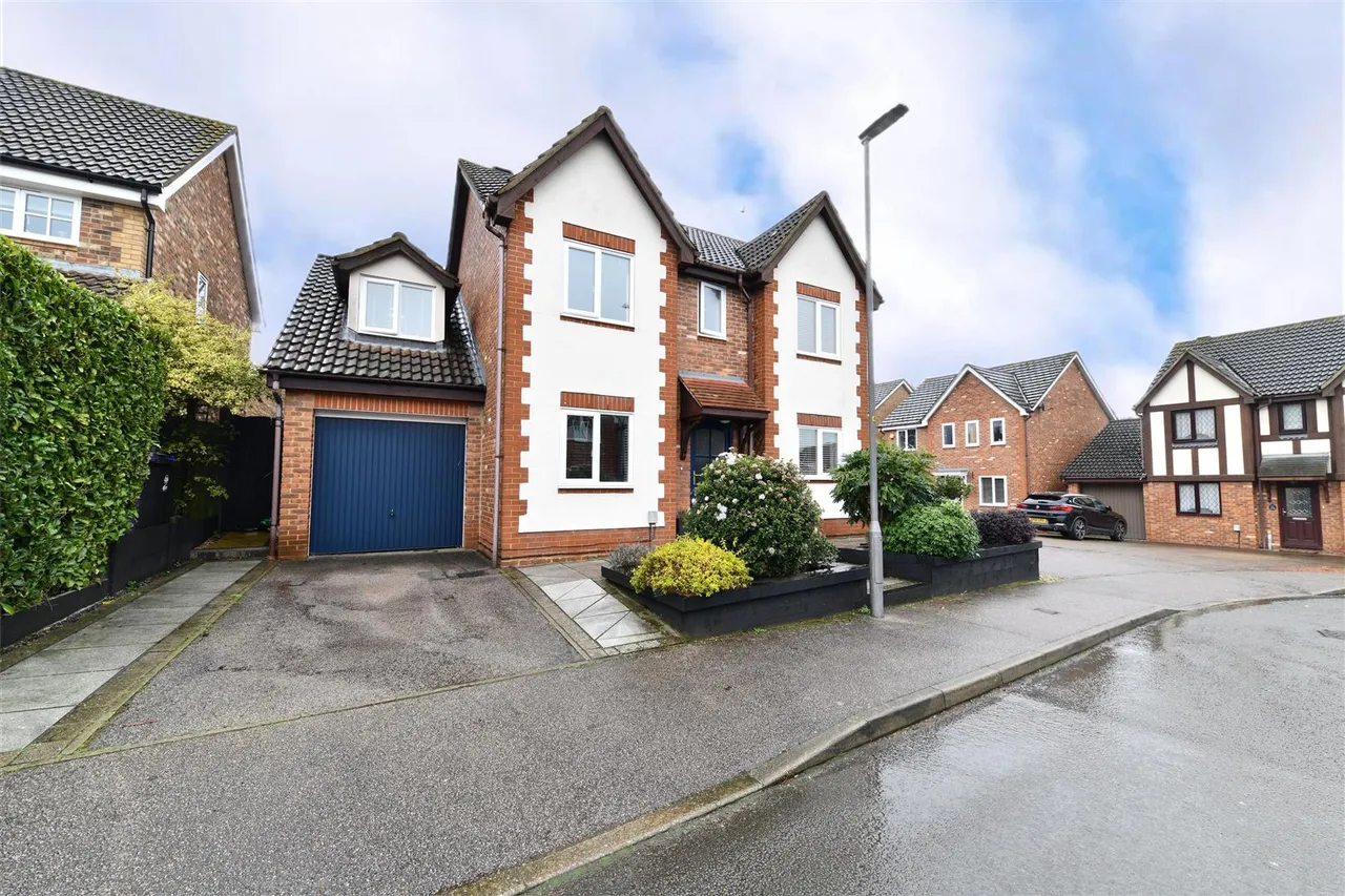 5 bed house for sale — Thirlmere, Stevenage, Herts, SG1 6AQ