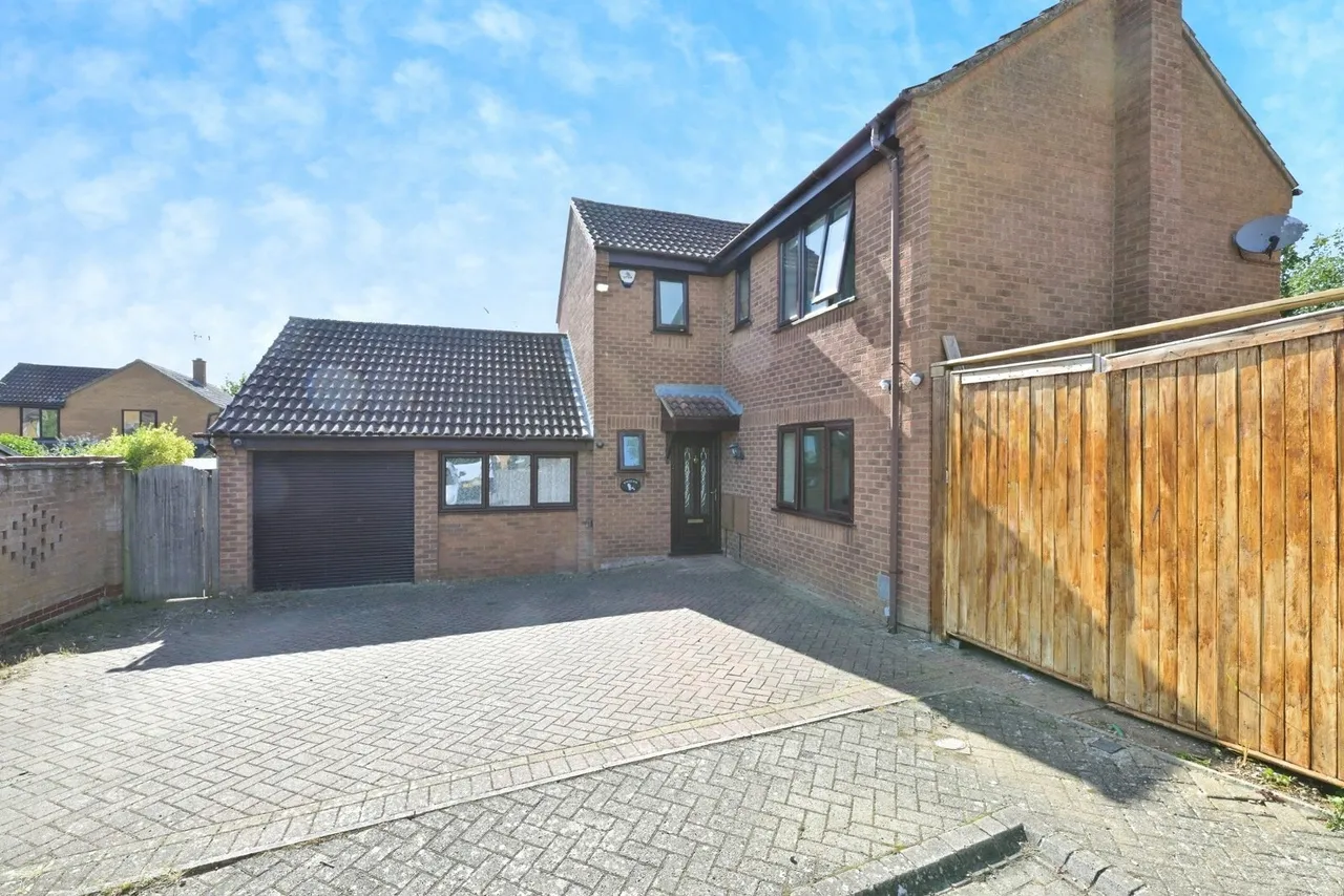 4 bed house for sale — Aviemore Gardens, Northampton, Northamptonshire, NN4