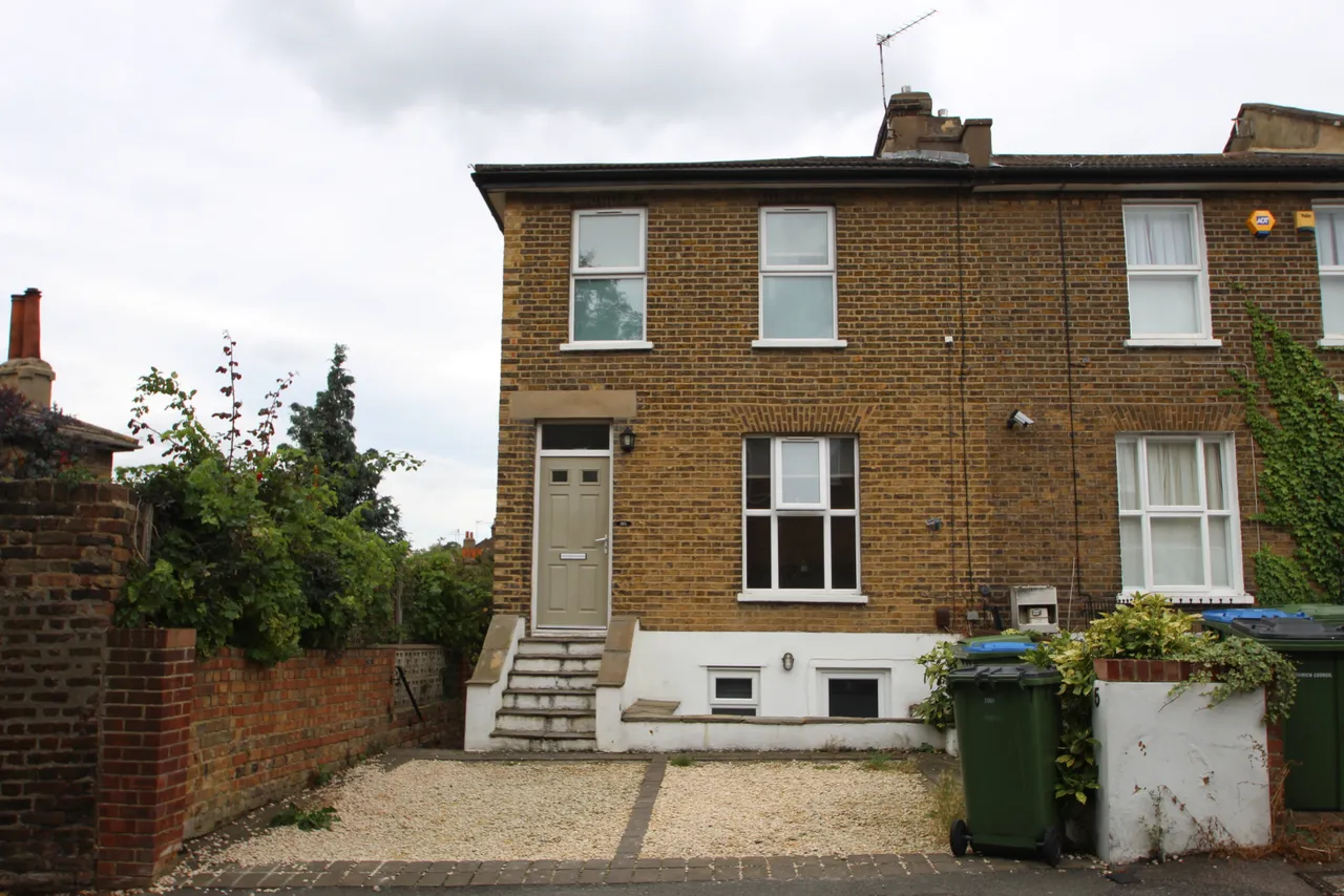 1 bed house to rent, Plum Lane, London, SE18