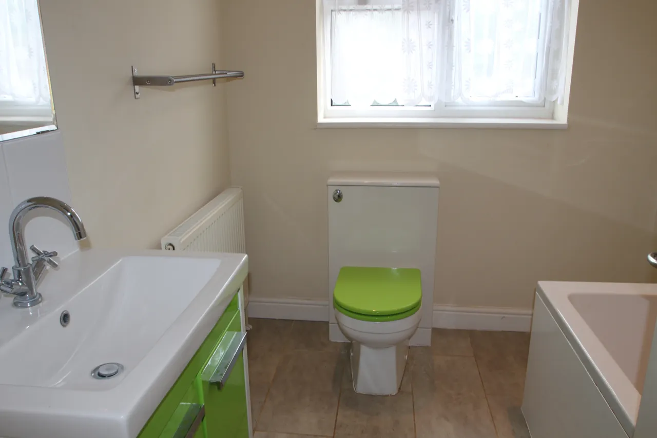Plum Lane, London, SE18, photo 5