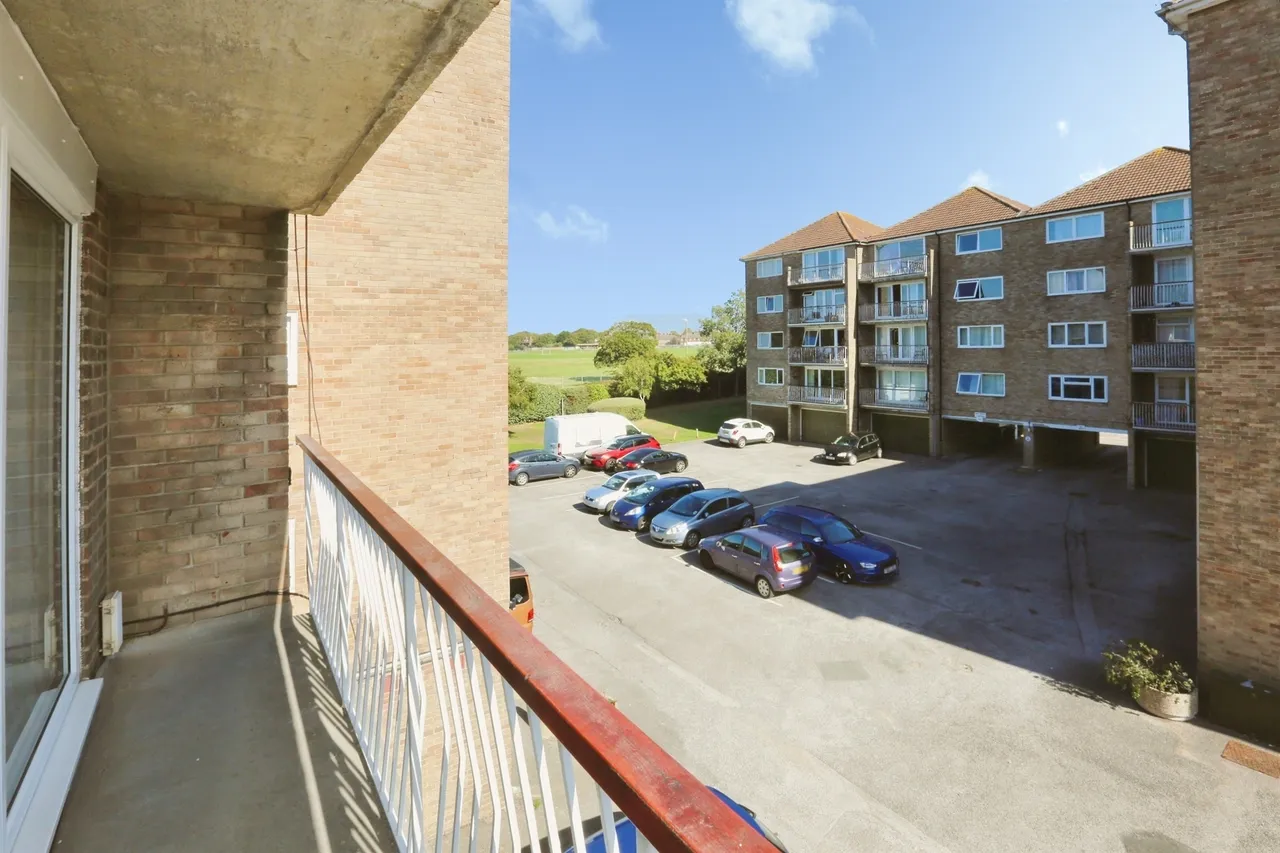 Gale Moor Avenue, Gosport, PO12, photo 8
