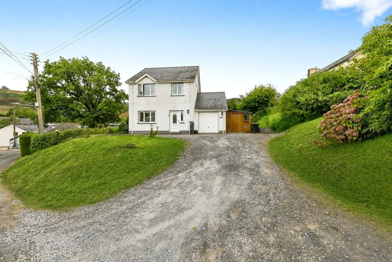 2 bed house for sale, Llanfynydd, Carmarthen, SA32