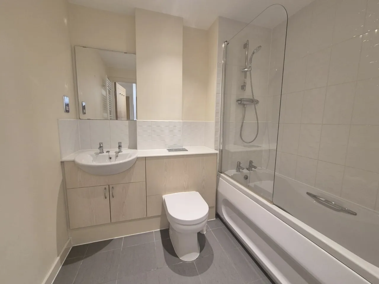 Roma, Victoria Wharf, CF11, photo 14