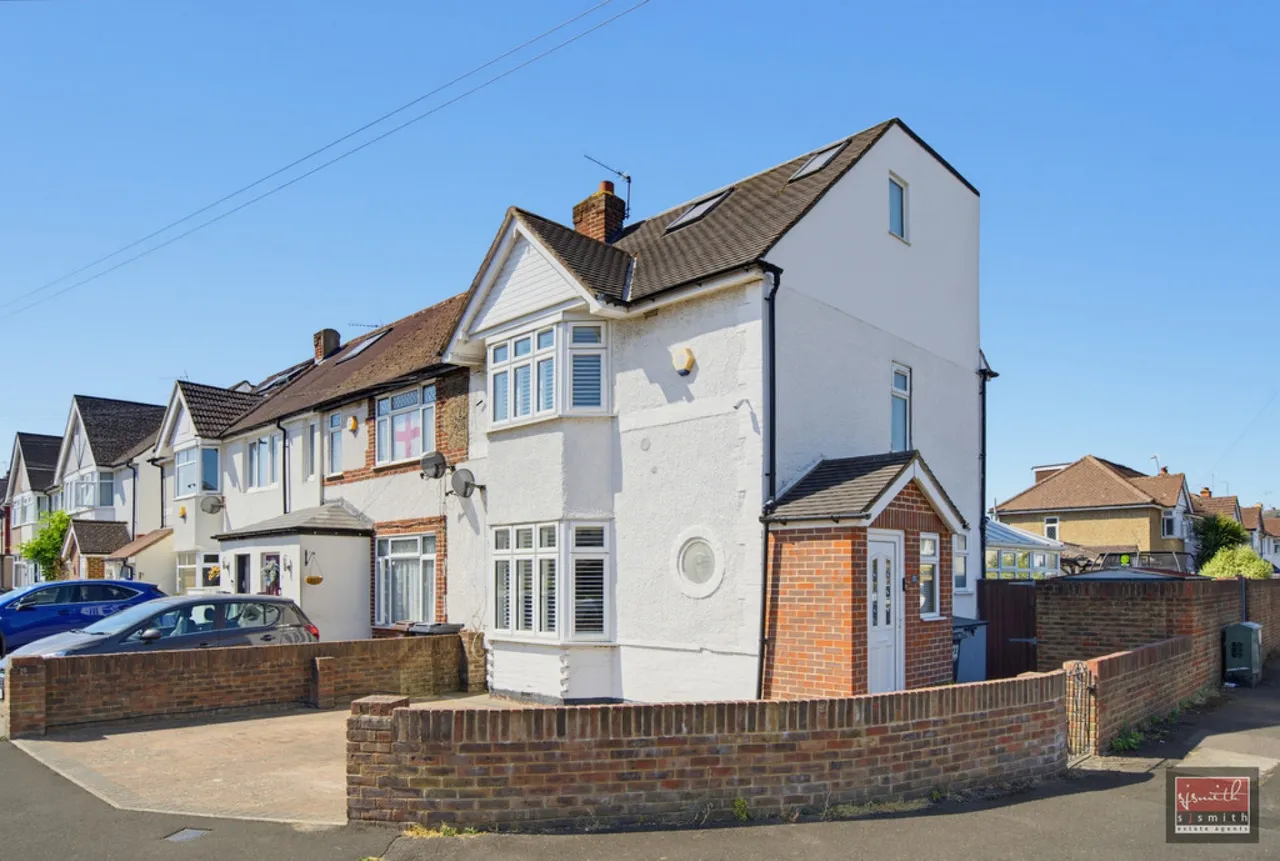 3 bed property for sale, Denison Road, Feltham