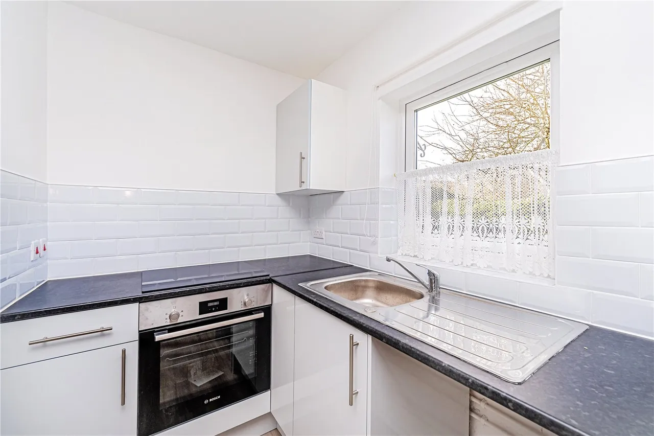 Jonquil Gardens, Hampton, TW12 3RZ, photo 5