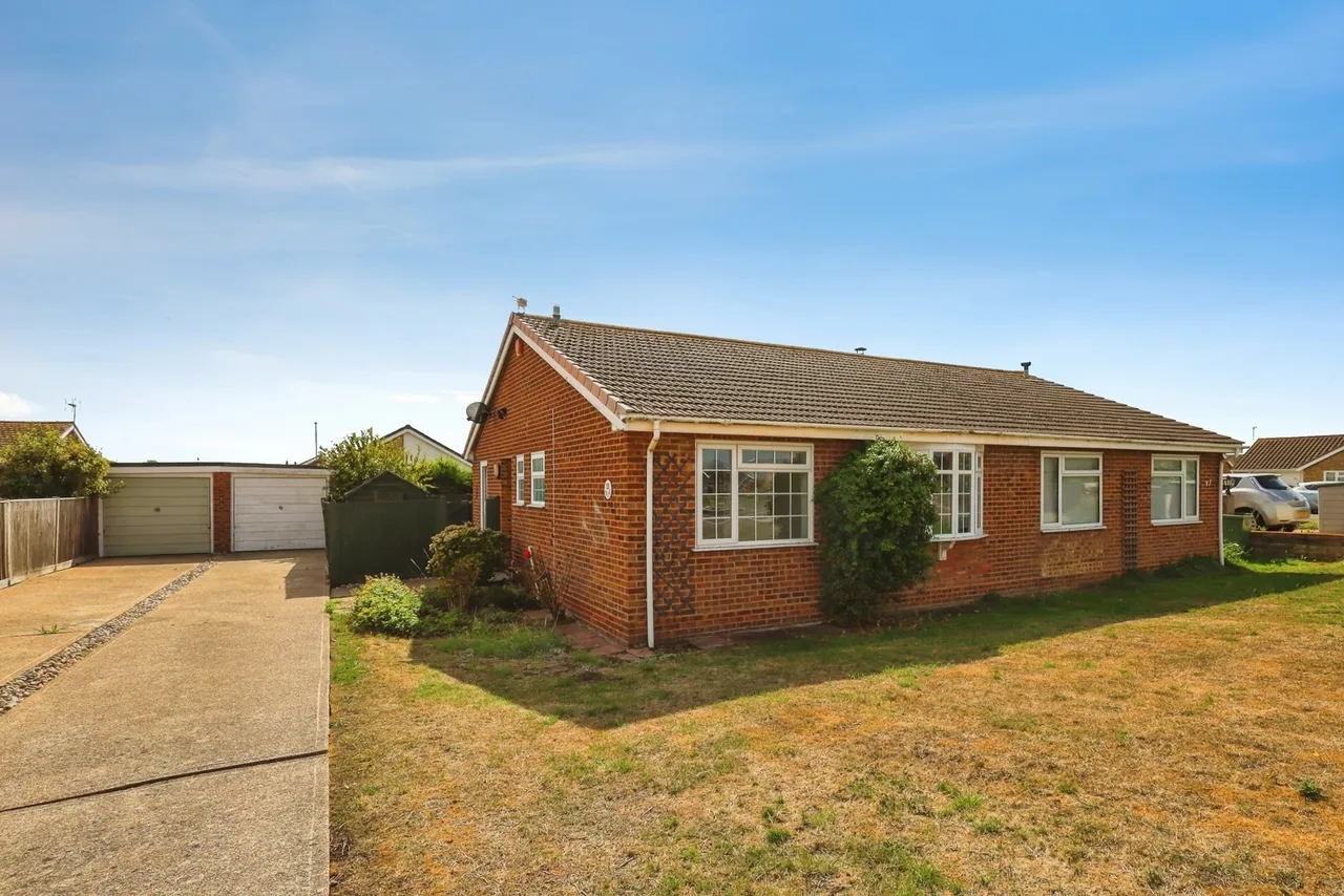 2 bed house for sale, Tolkien Road, Eastbourne, BN23