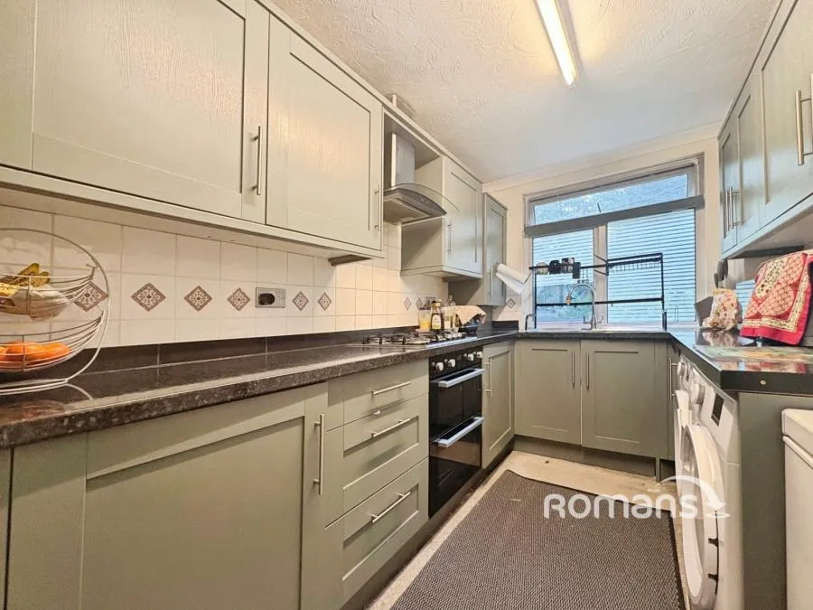 Frogmore Court, Blackwater, GU17, photo 8