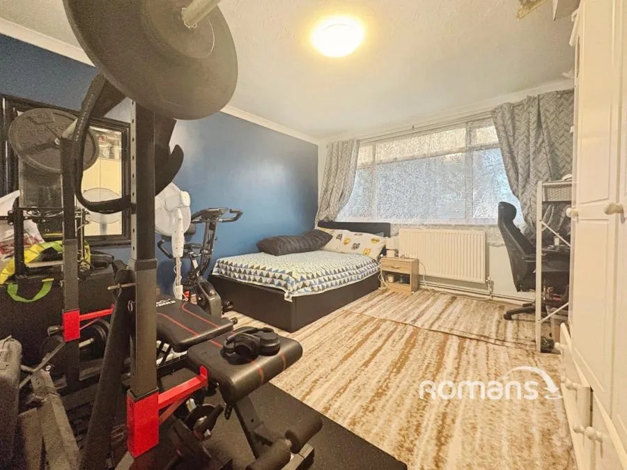 Frogmore Court, Blackwater, GU17, photo 4