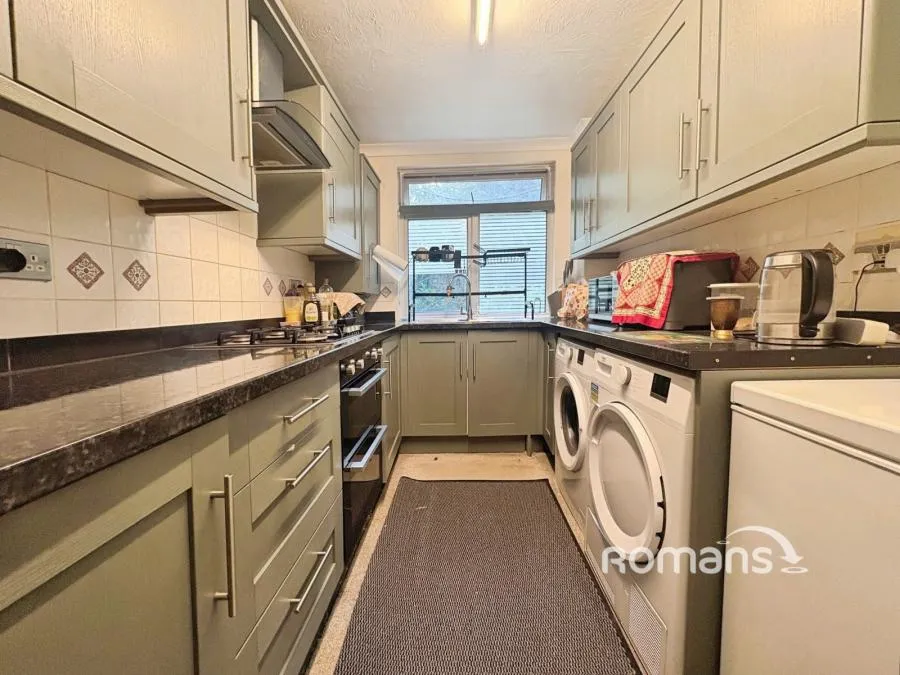 Frogmore Court, Blackwater, GU17, photo 3