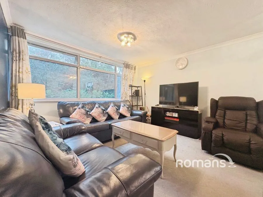 Frogmore Court, Blackwater, GU17, photo 7
