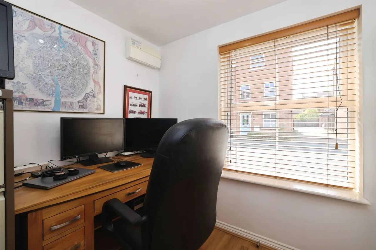 Lochem Road, Devizes, SN10, photo 10