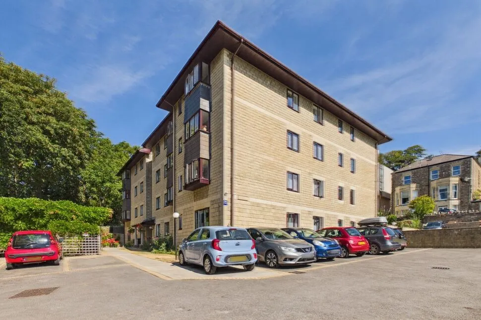 Alexandra Court, Gardens Road, North Somerset, BS21, photo 12