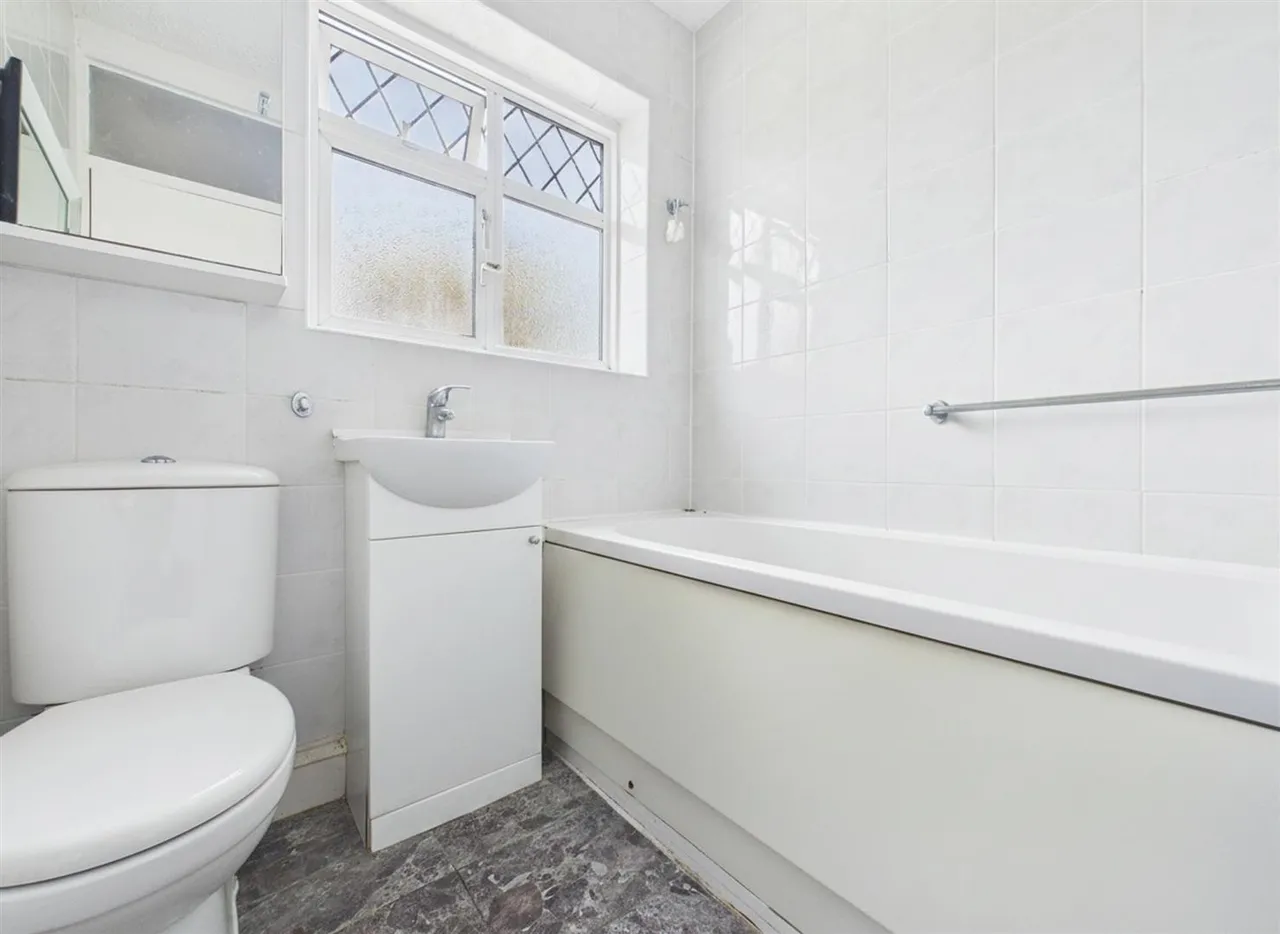 Dartmouth Road, Ruislip, HA4 0DE, photo 9