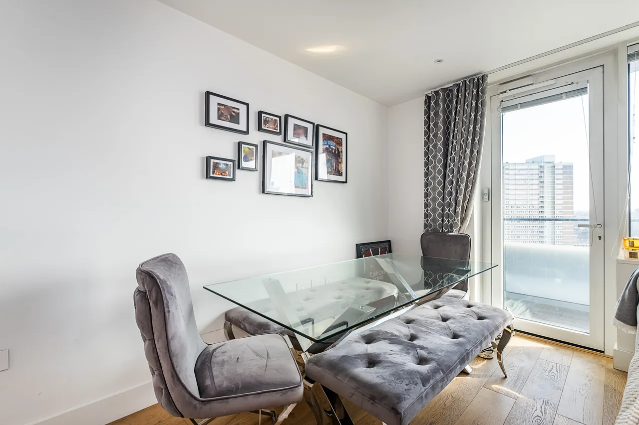 Lombard Road, London, SW11, photo 4