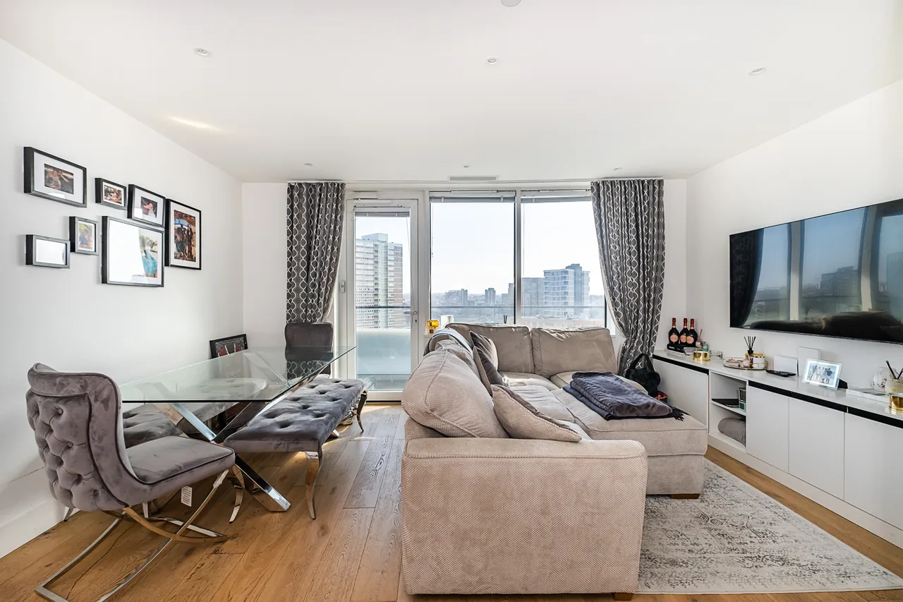 1 bed flat for sale — Lombard Road, London, SW11