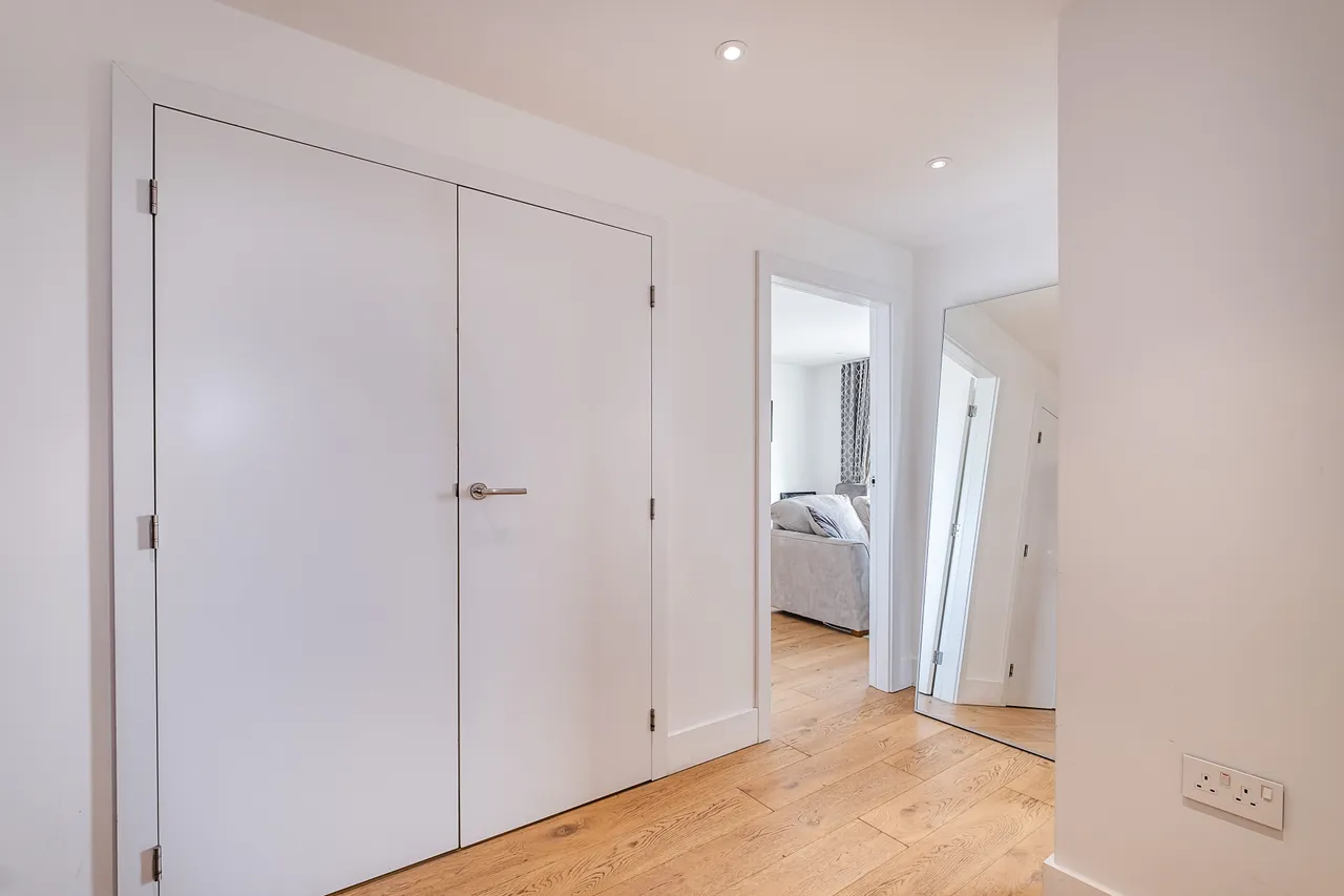 Lombard Road, London, SW11, photo 6