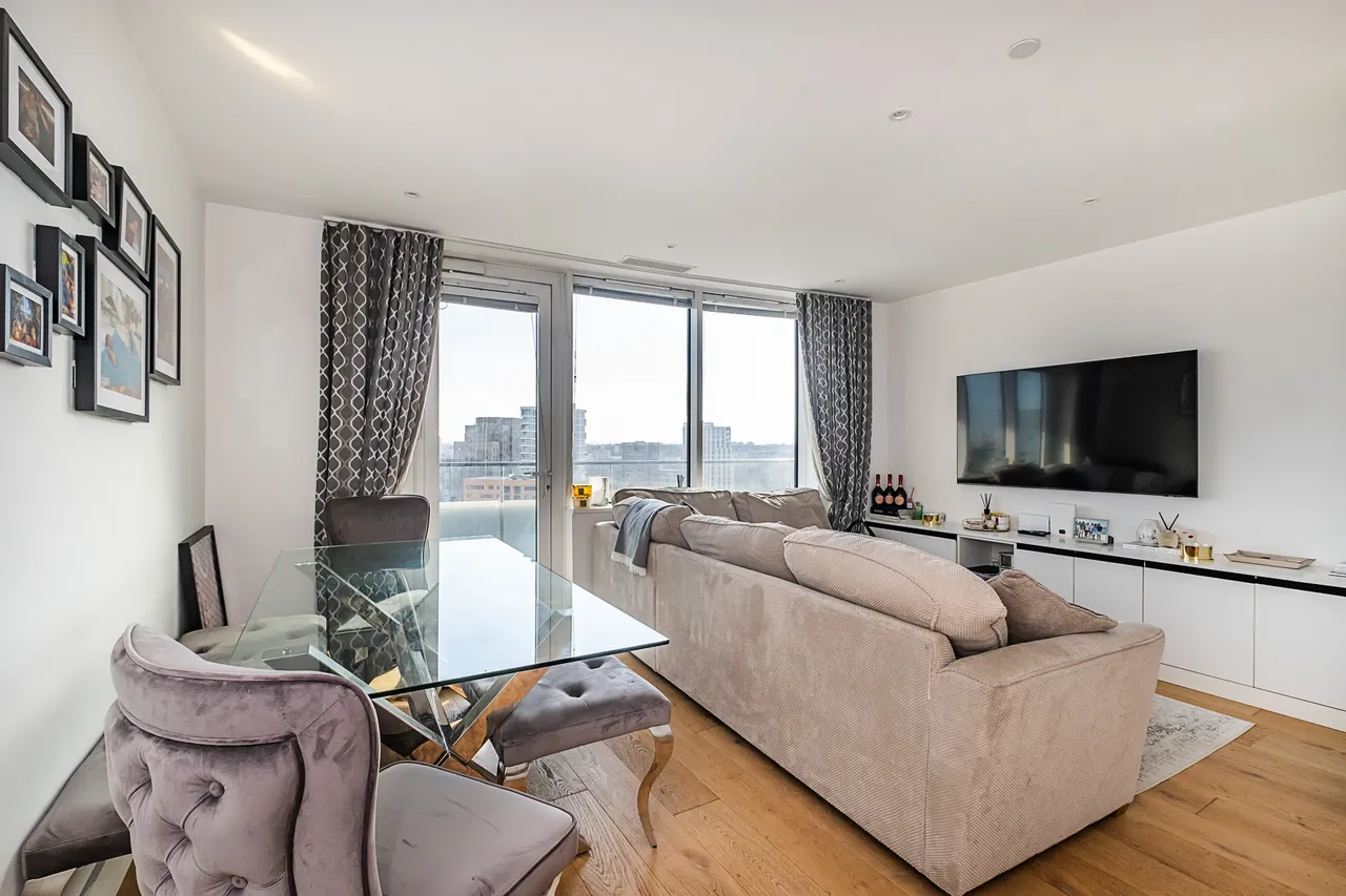 Lombard Road, London, SW11, photo 7