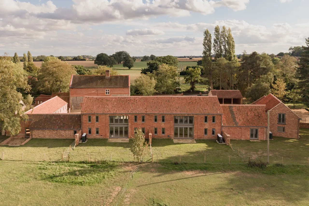 Highbury Farm Barns, Banningham, NR11, photo 8