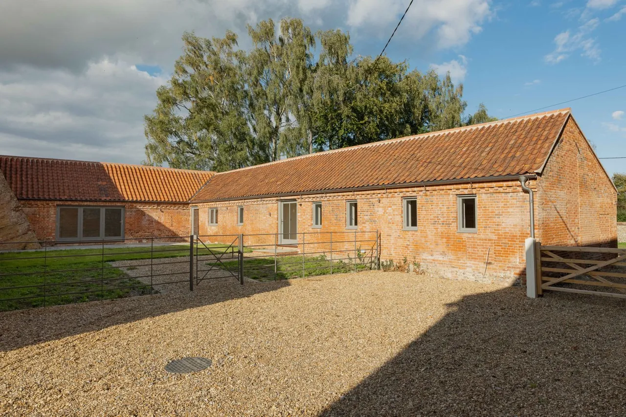 3 bed property for sale, Highbury Farm Barns, Banningham, NR11