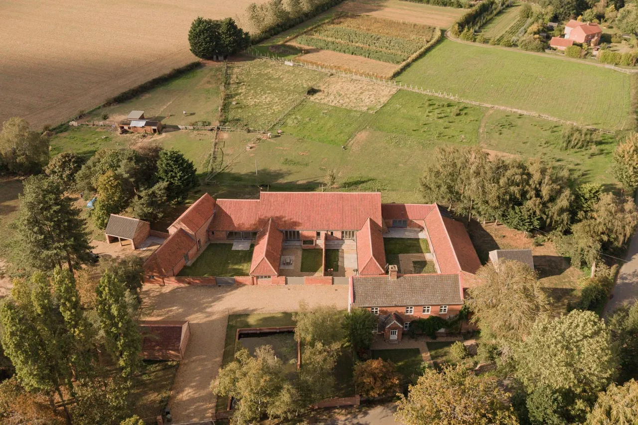 Highbury Farm Barns, Banningham, NR11, photo 9