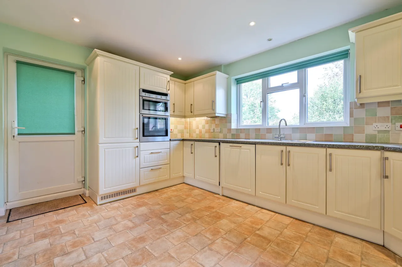 53 Collingwood Crescent, Guildford, photo 6