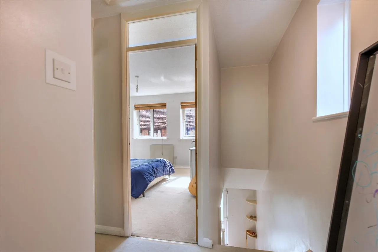 Acorn Avenue, Horsham, RH13, photo 10