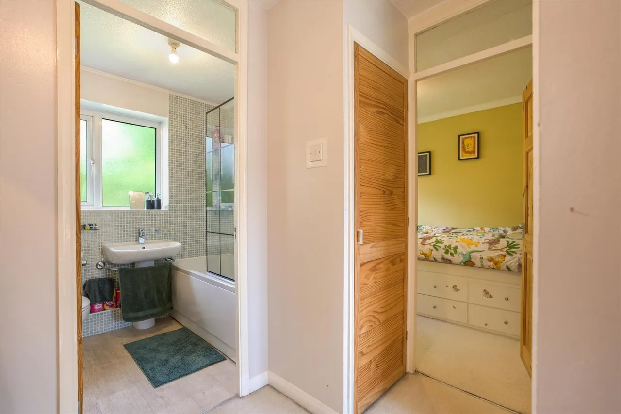 Acorn Avenue, Horsham, RH13, photo 11