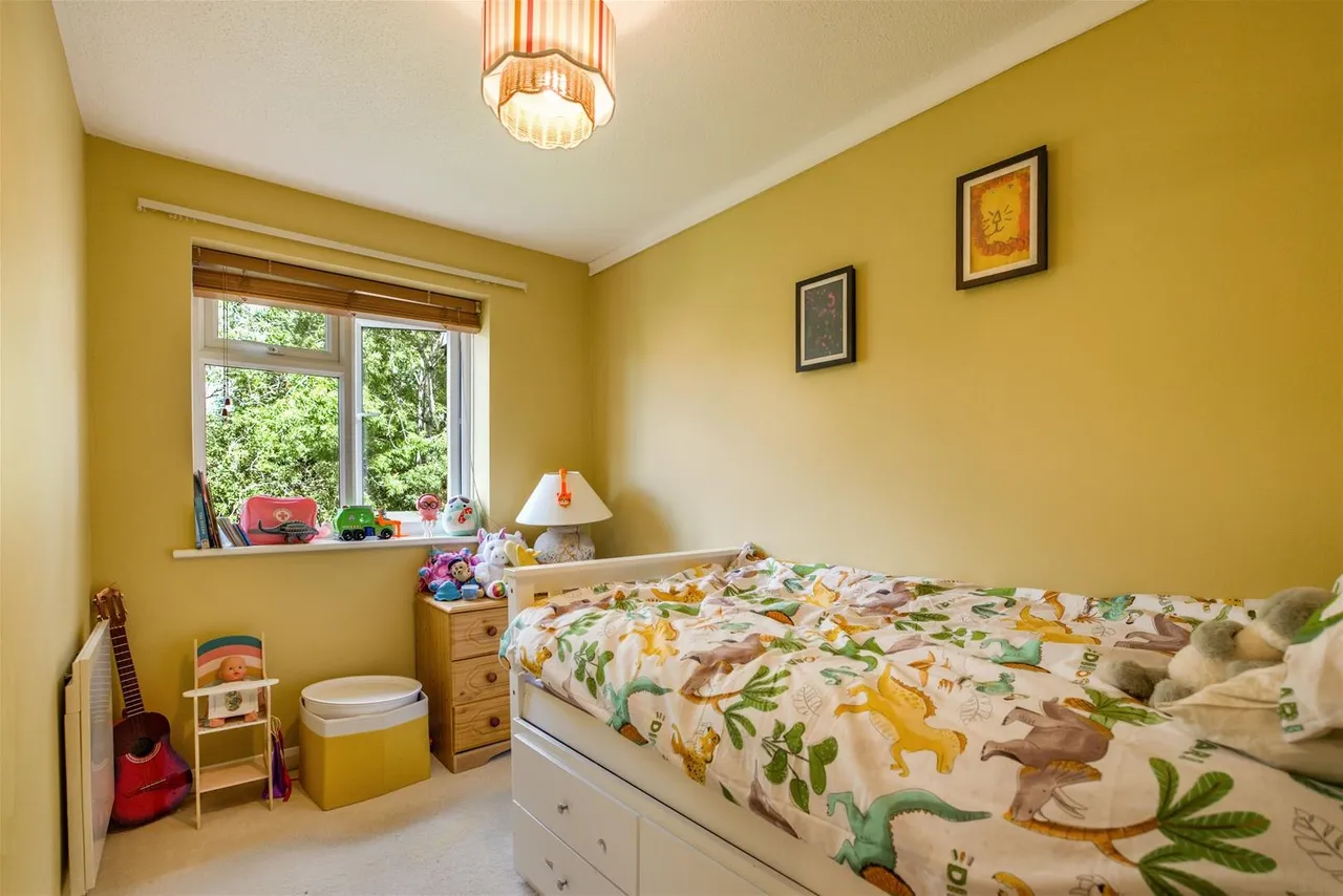 Acorn Avenue, Horsham, RH13, photo 17