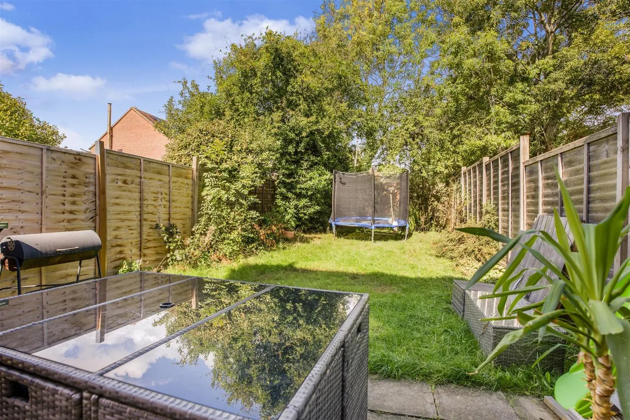 Acorn Avenue, Horsham, RH13, photo 19
