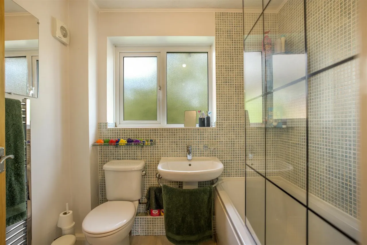 Acorn Avenue, Horsham, RH13, photo 12