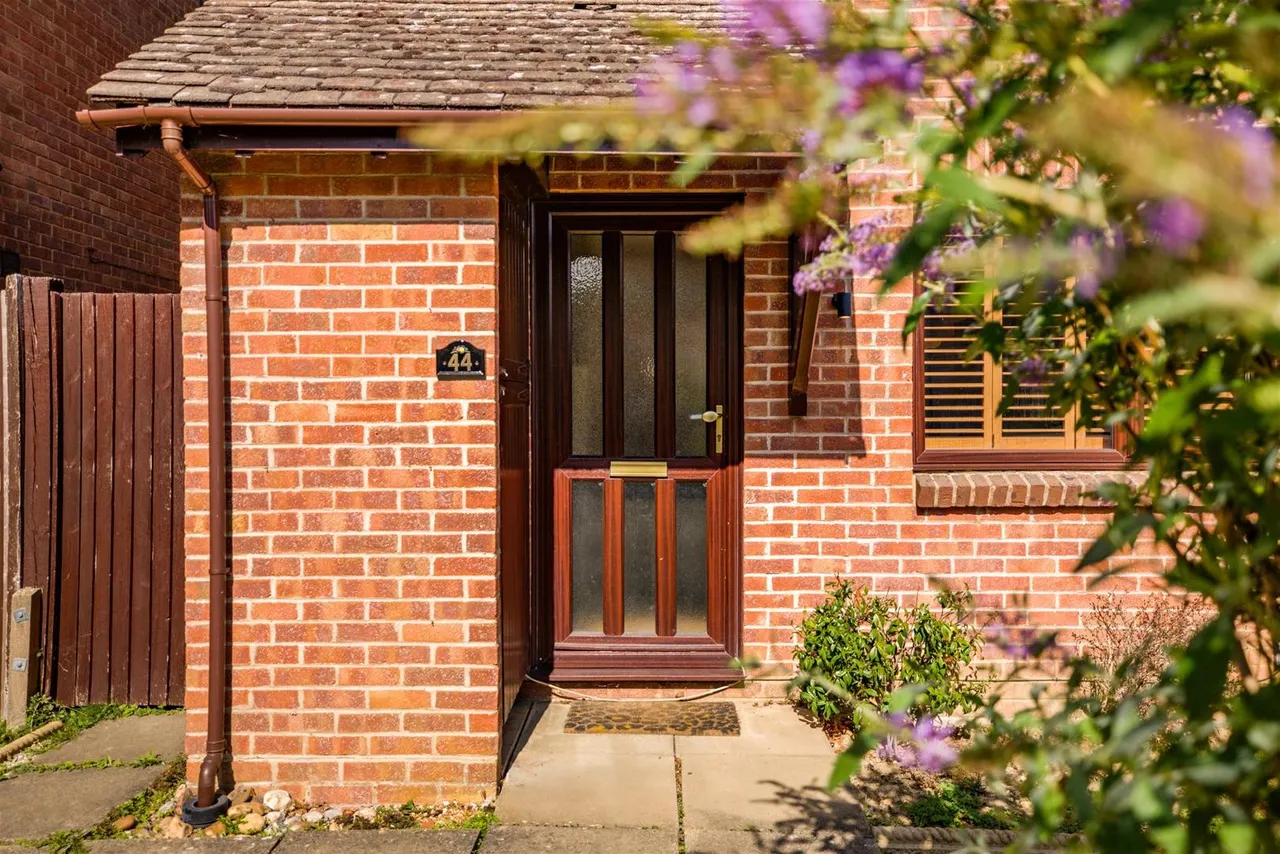 Acorn Avenue, Horsham, RH13, photo 2