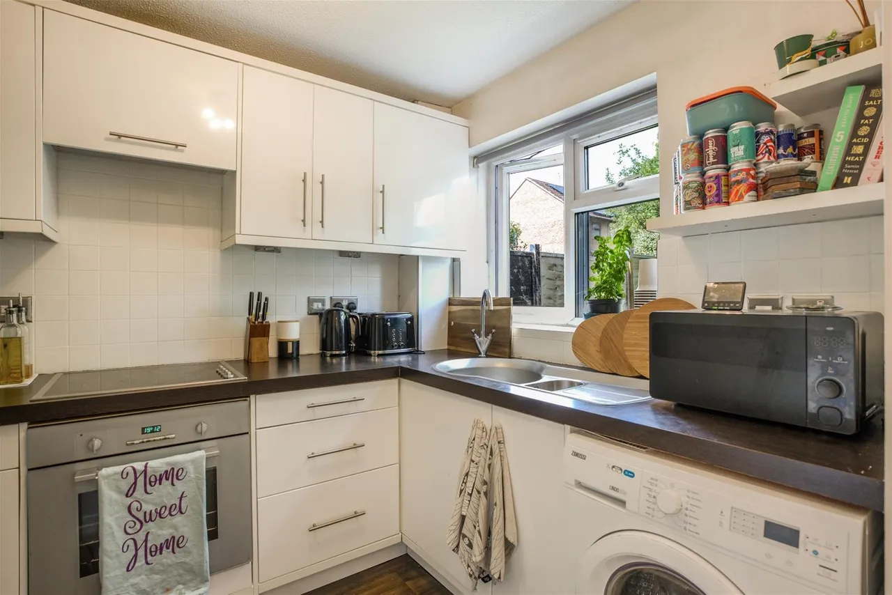 Acorn Avenue, Horsham, RH13, photo 8