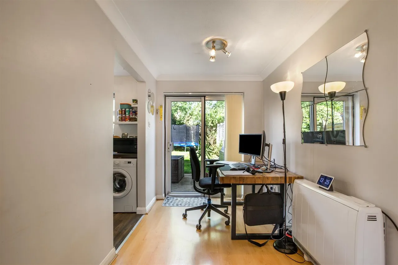 Acorn Avenue, Horsham, RH13, photo 6