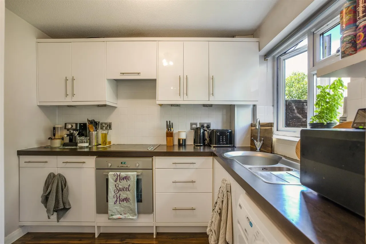 Acorn Avenue, Horsham, RH13, photo 7