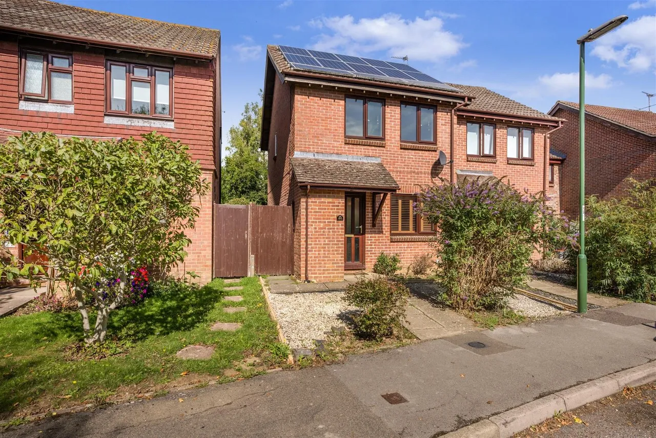 2 bed house for sale, Acorn Avenue, Horsham, RH13