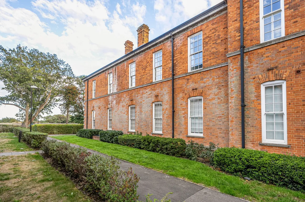 Longley Road, Chichester, PO19, photo 10