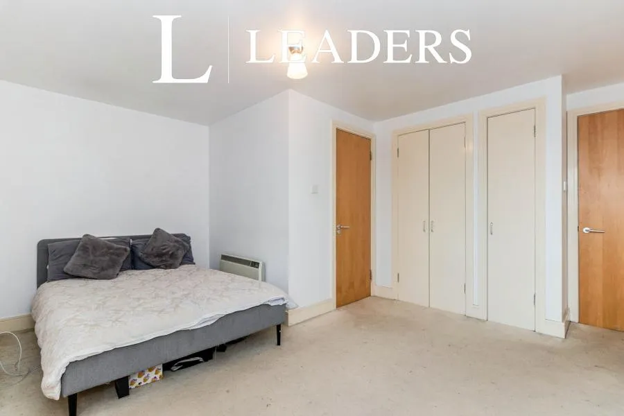 The Oaks Square, Epsom, KT19, photo 8