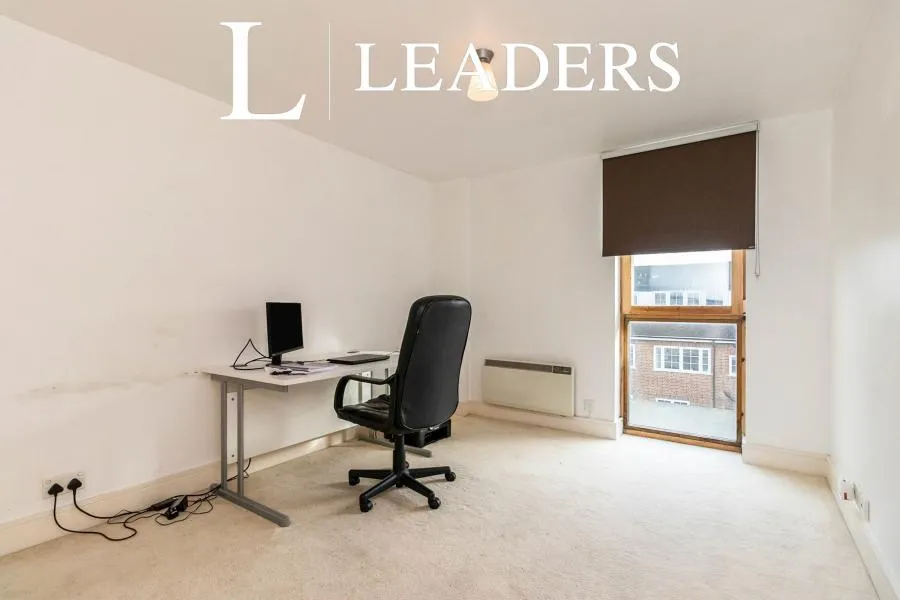 The Oaks Square, Epsom, KT19, photo 10