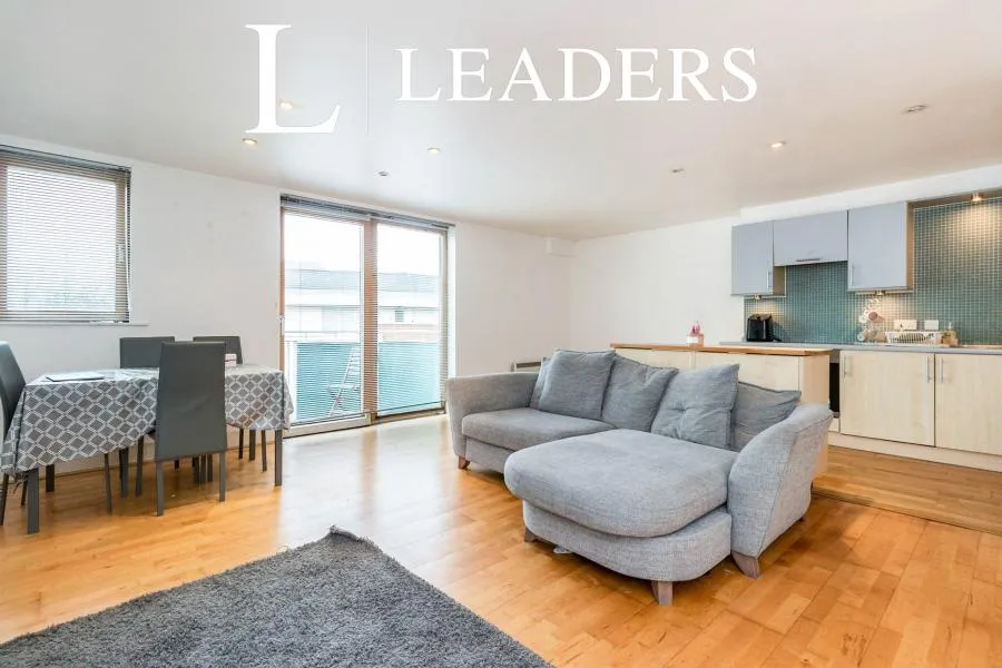 The Oaks Square, Epsom, KT19, photo 5