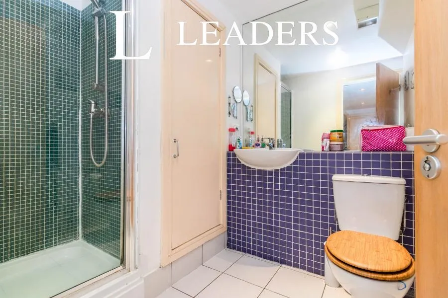 The Oaks Square, Epsom, KT19, photo 6