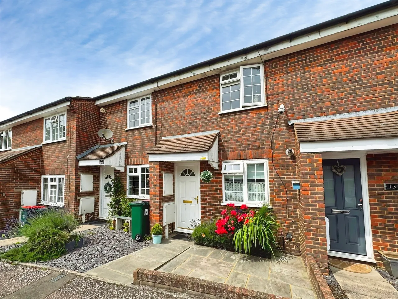 2 bed house for sale — Burbeach Close, Crawley