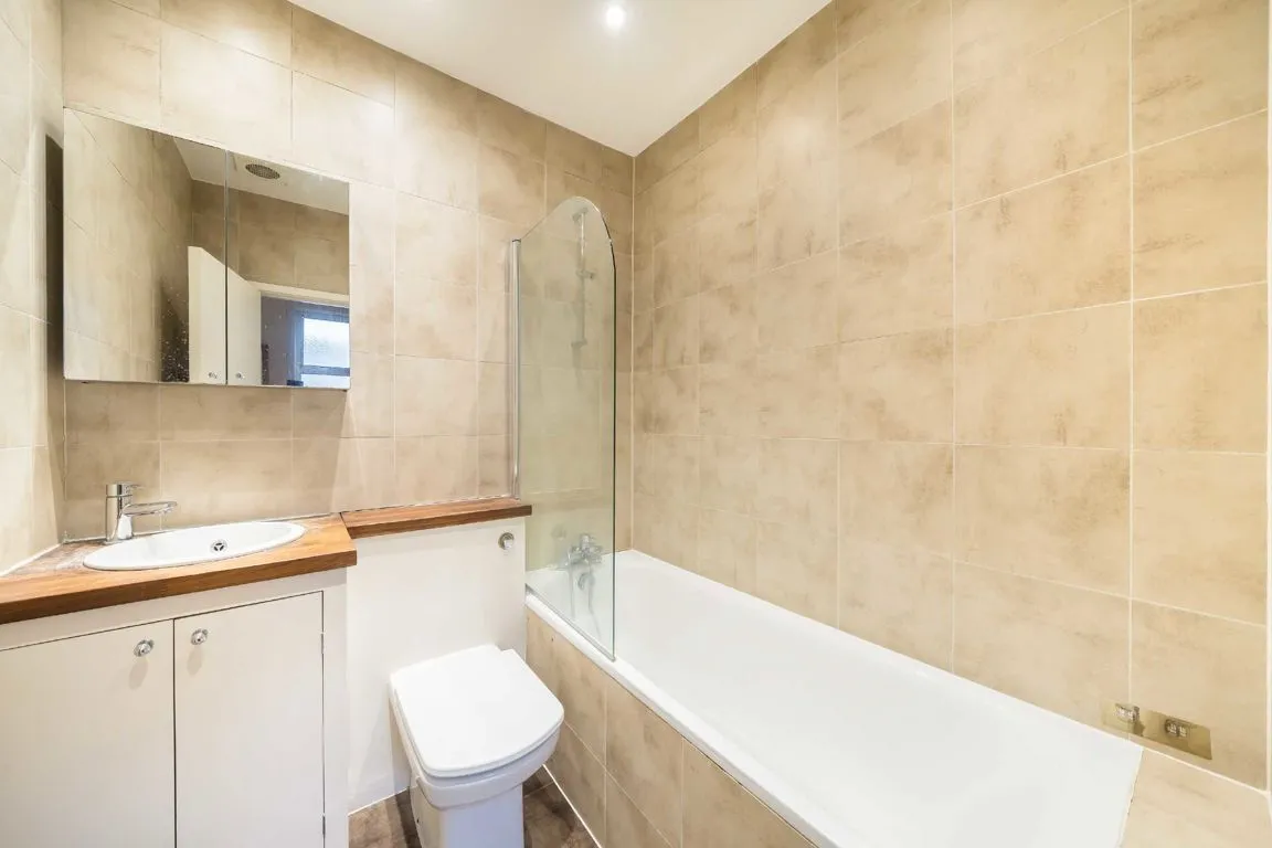 Garratt Lane, SW18, photo 7