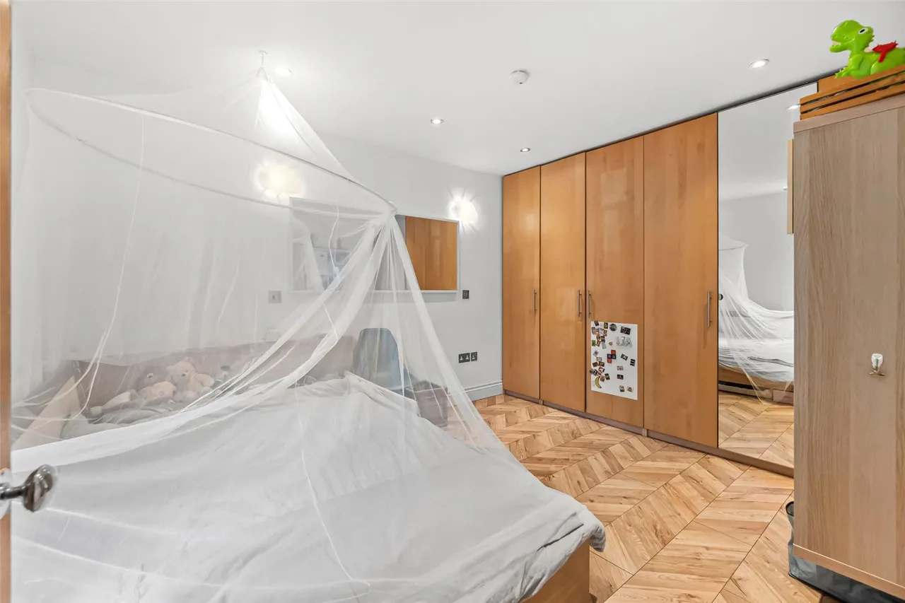 Avenue Road, Hampton, TW12 2BH, photo 6