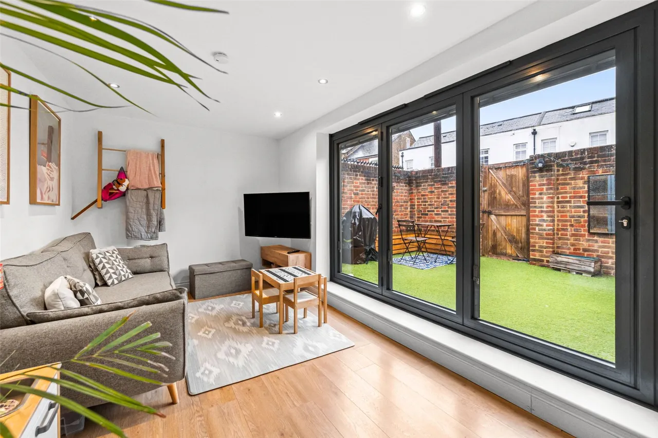 Avenue Road, Hampton, TW12 2BH, photo 5