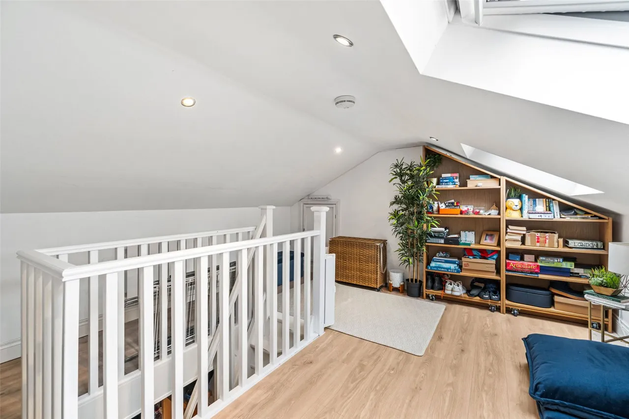 Avenue Road, Hampton, TW12 2BH, photo 8
