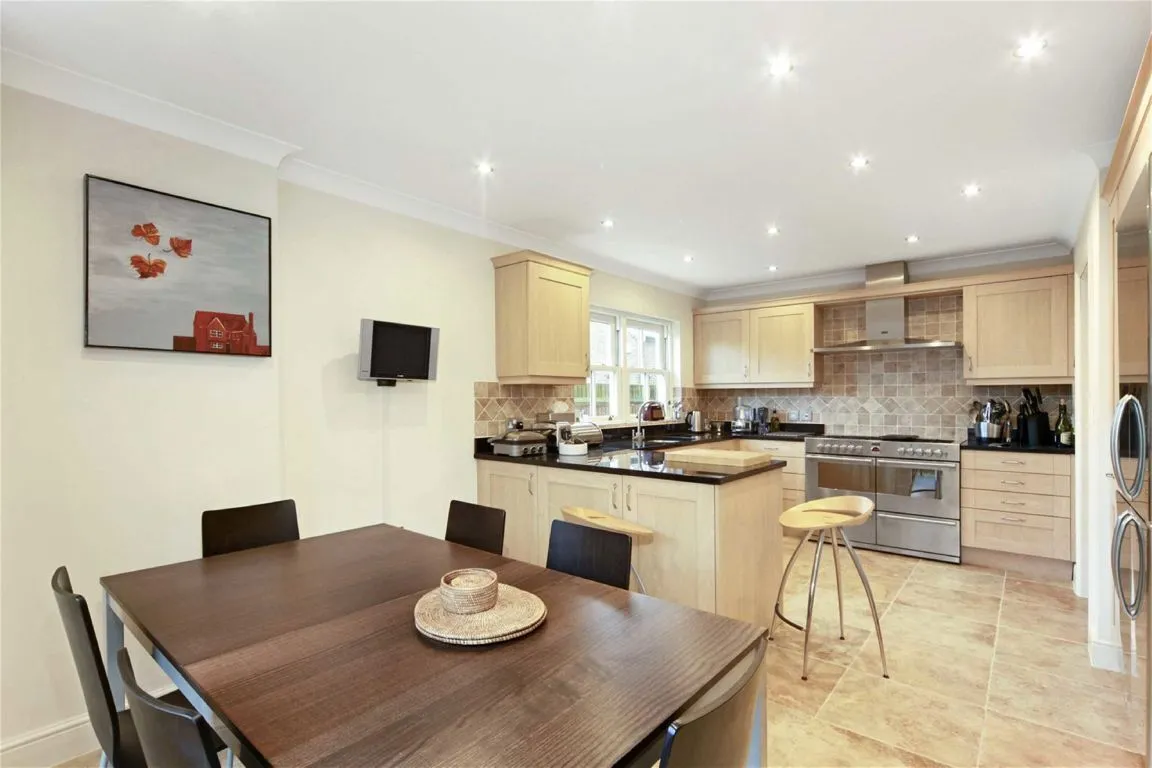 South Road, Weybridge, KT13, photo 3