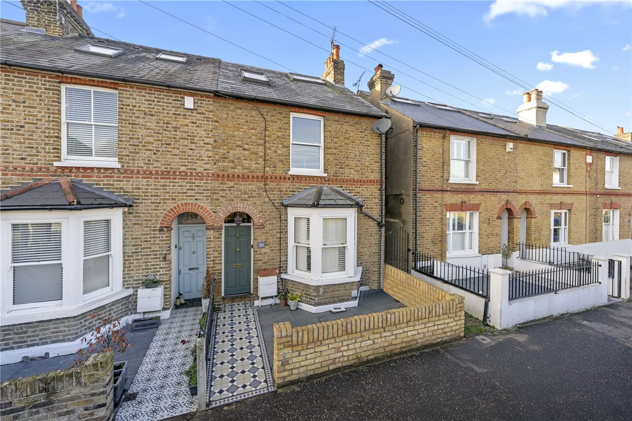 4 bed house for sale — Milton Road, Hampton, TW12 2LJ